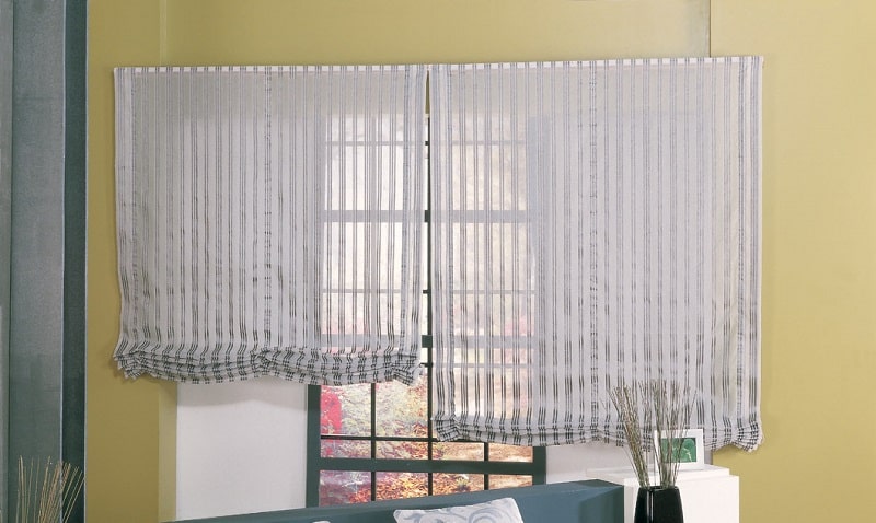 Ideas para usar cortinas y estores verticales en cualquier estancia